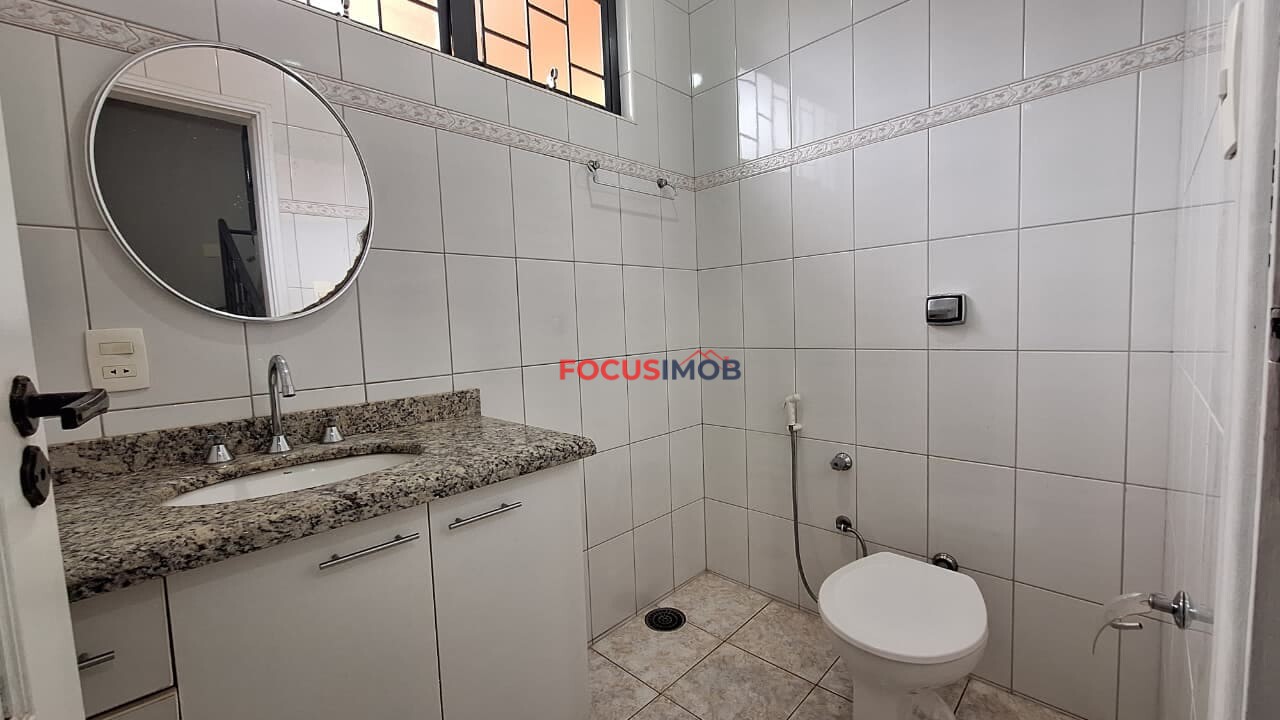 Lindo Sobrado à Venda – Conforto, Espaço e Excelente Localização!