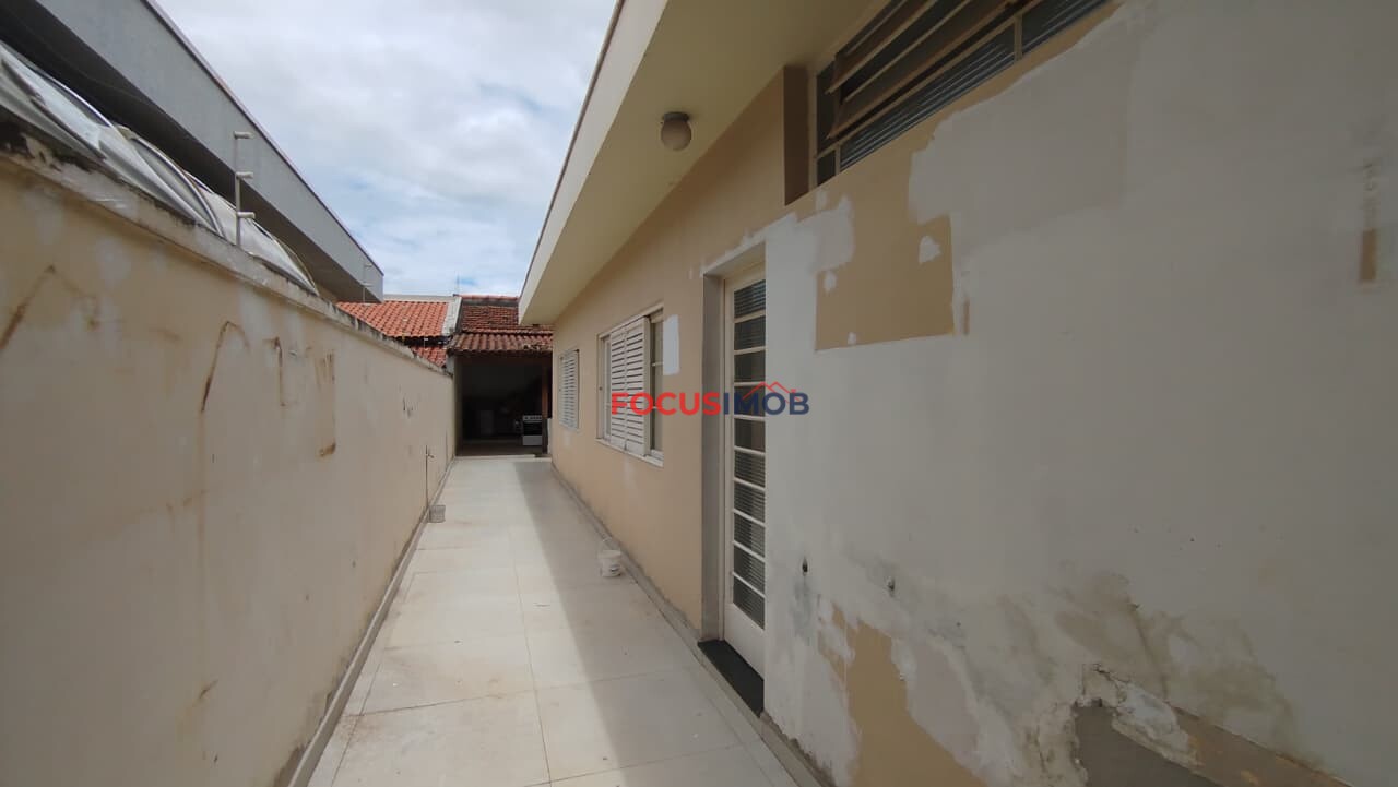 🏡 CASA AMPLA COM 3 QUARTOS + EDÍCULA PARA LOCAÇÃO – JD. SANTO ANTÔNIO | MOGI GUAÇU