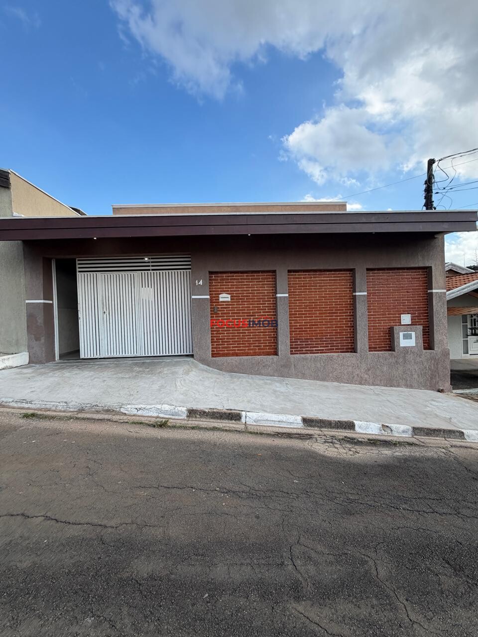 CASA A VENDA NO CONDOMINIO ARAUCARIAS QUE ACEITA CHACARA COMO PERMUTA