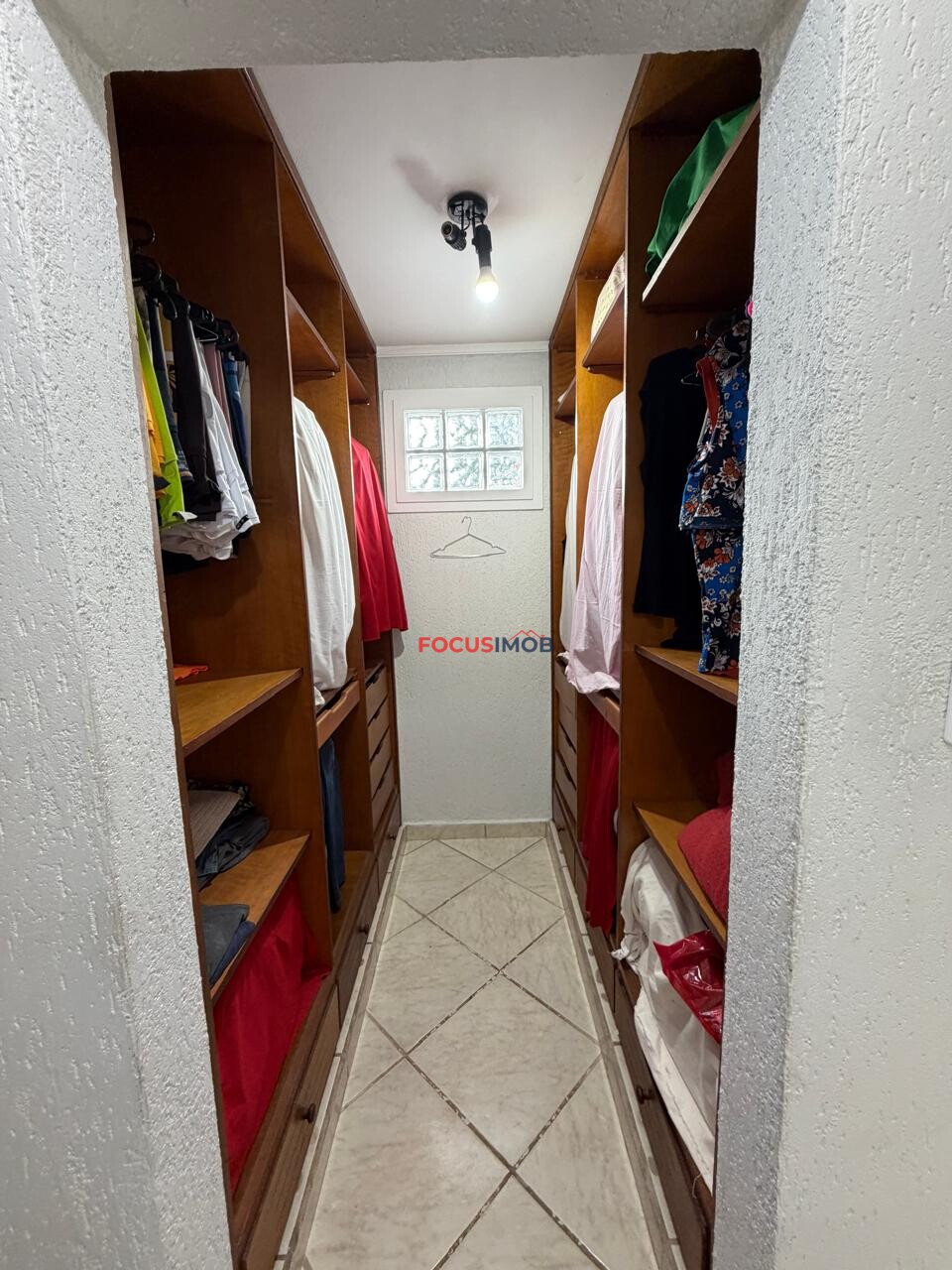 CASA A VENDA NO CONDOMINIO ARAUCARIAS QUE ACEITA CHACARA COMO PERMUTA