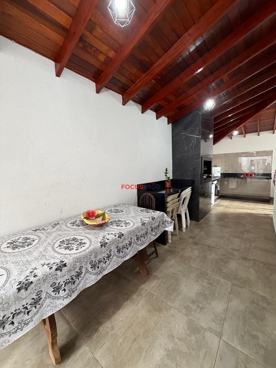 CASA A VENDA NO CONDOMINIO ARAUCARIAS QUE ACEITA CHACARA COMO PERMUTA