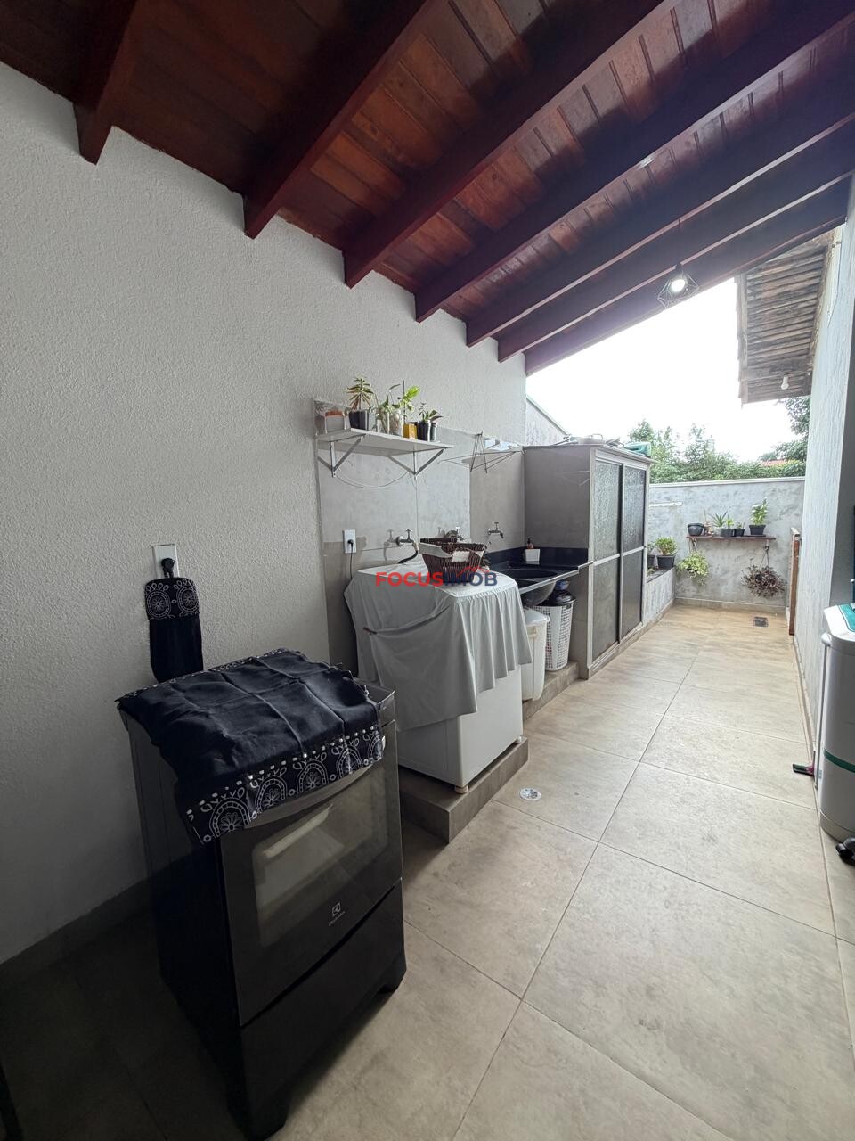 CASA A VENDA NO CONDOMINIO ARAUCARIAS QUE ACEITA CHACARA COMO PERMUTA