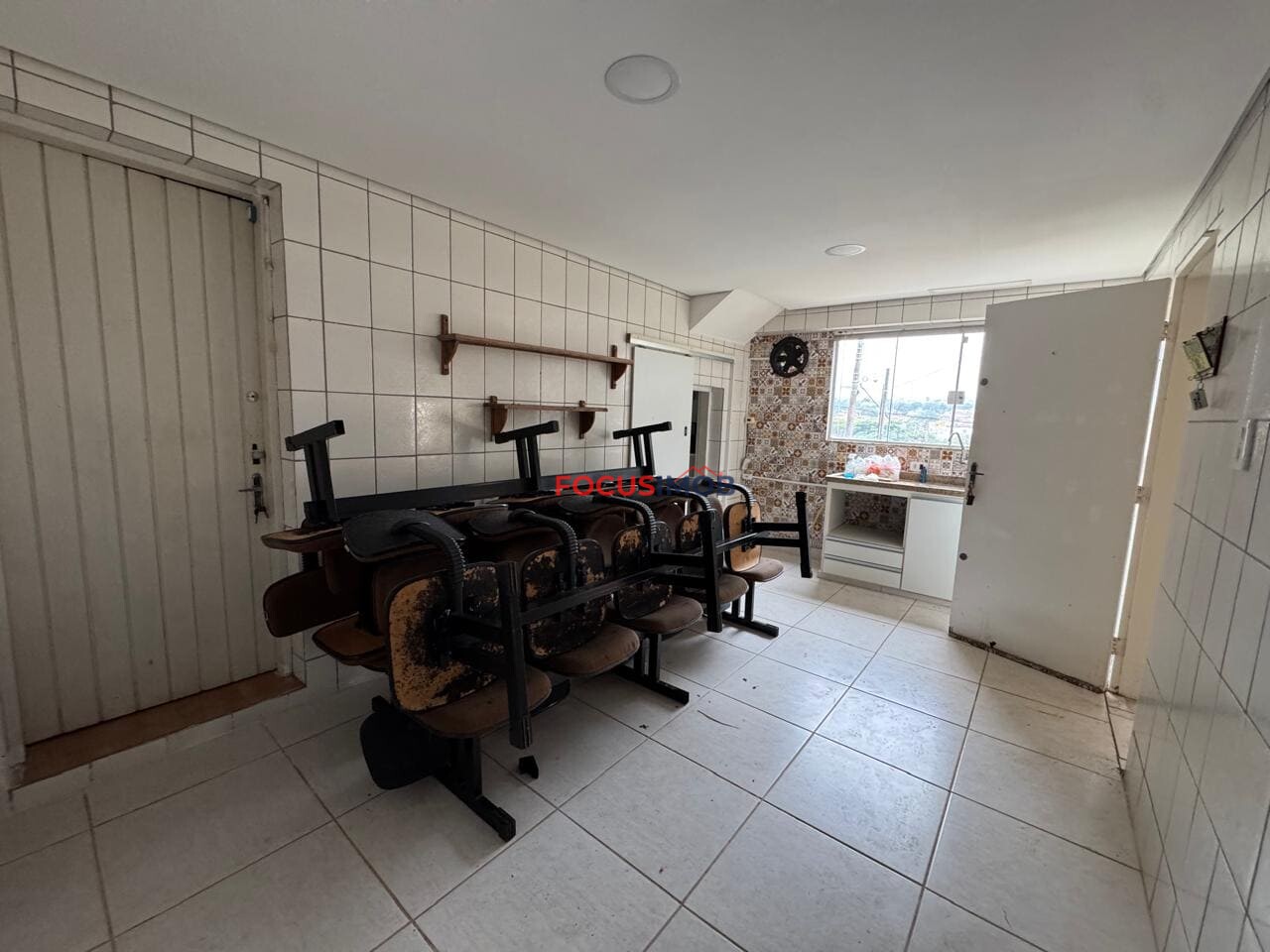 Casa com 4 Quartos e 4 banheiros à Venda, 289 m² por R$ 600.000