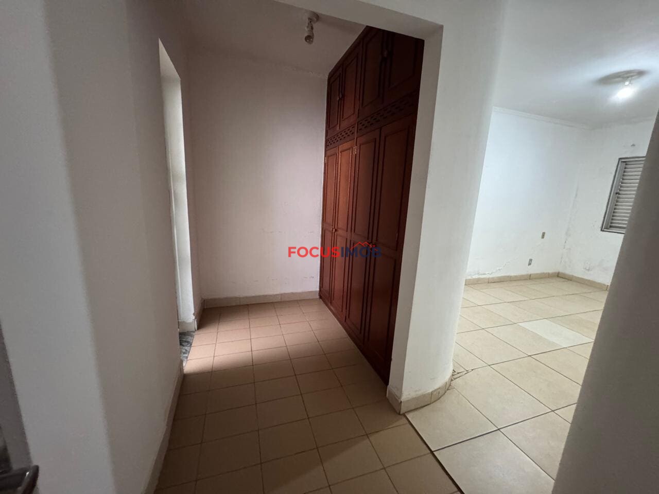 Casa com 4 Quartos e 4 banheiros à Venda, 289 m² por R$ 600.000