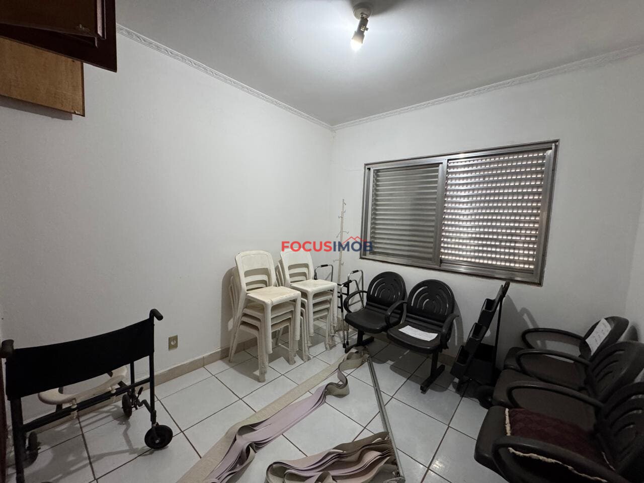 Casa com 4 Quartos e 4 banheiros à Venda, 289 m² por R$ 600.000