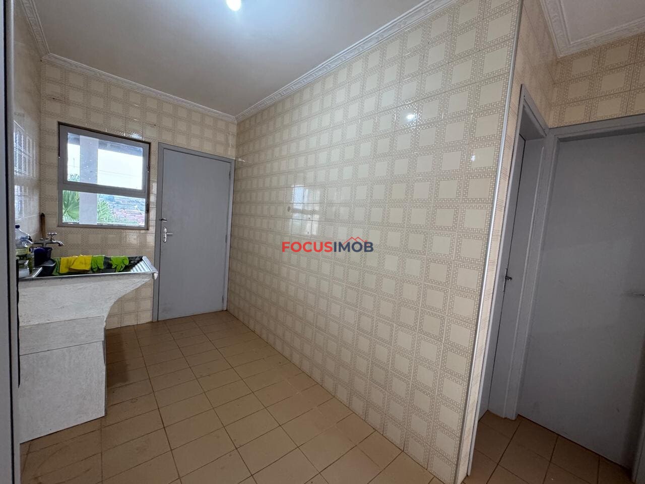 Casa com 4 Quartos e 4 banheiros à Venda, 289 m² por R$ 600.000