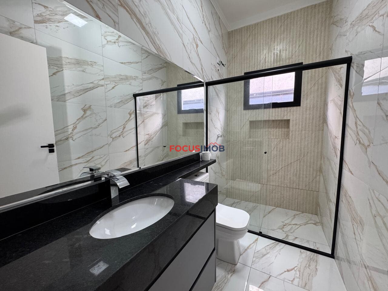 Oportunidade no Residencial Vila Toscana! Casa Moderna com Closet, Planejados e Área Gourmet