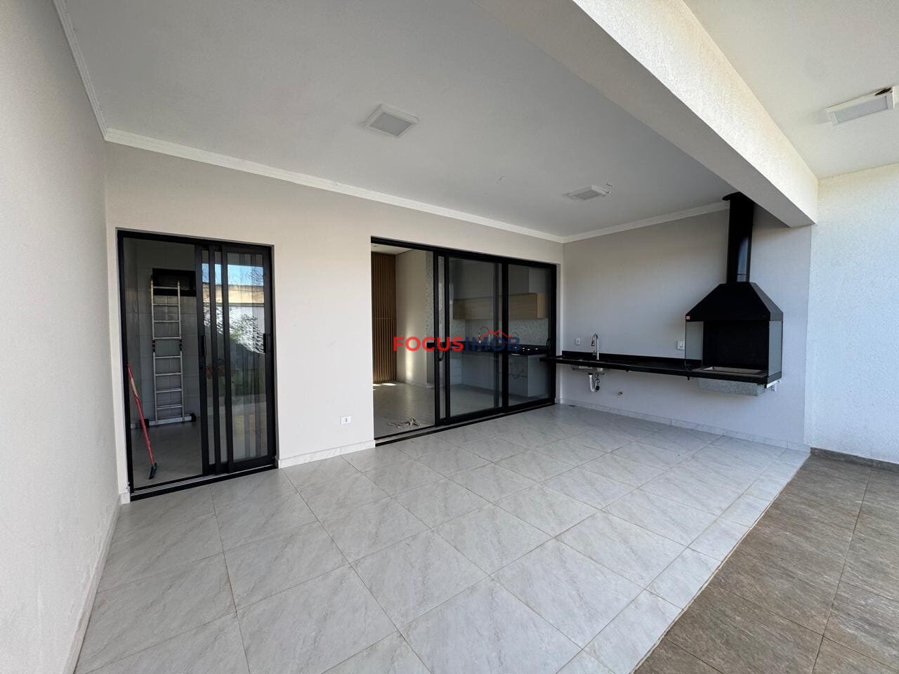 Oportunidade no Residencial Vila Toscana! Casa Moderna com Closet, Planejados e Área Gourmet
