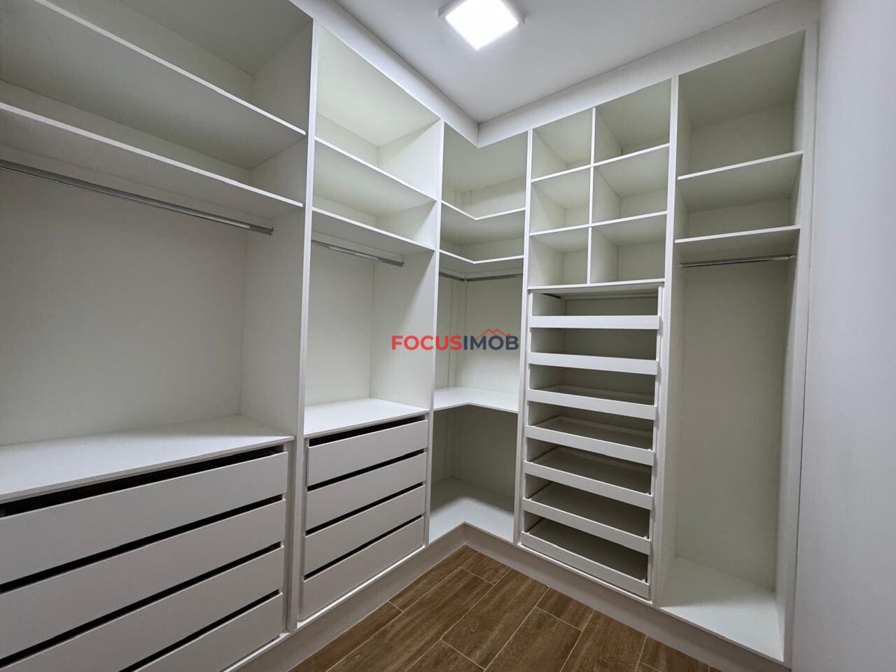 Oportunidade no Residencial Vila Toscana! Casa Moderna com Closet, Planejados e Área Gourmet