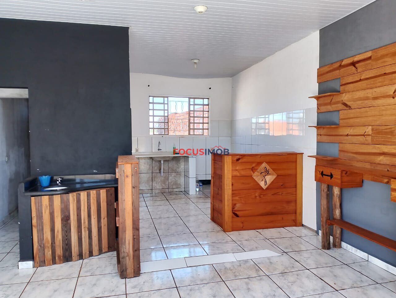 Casa de Esquina com Salão Comercial à venda - Ótima Oportunidade