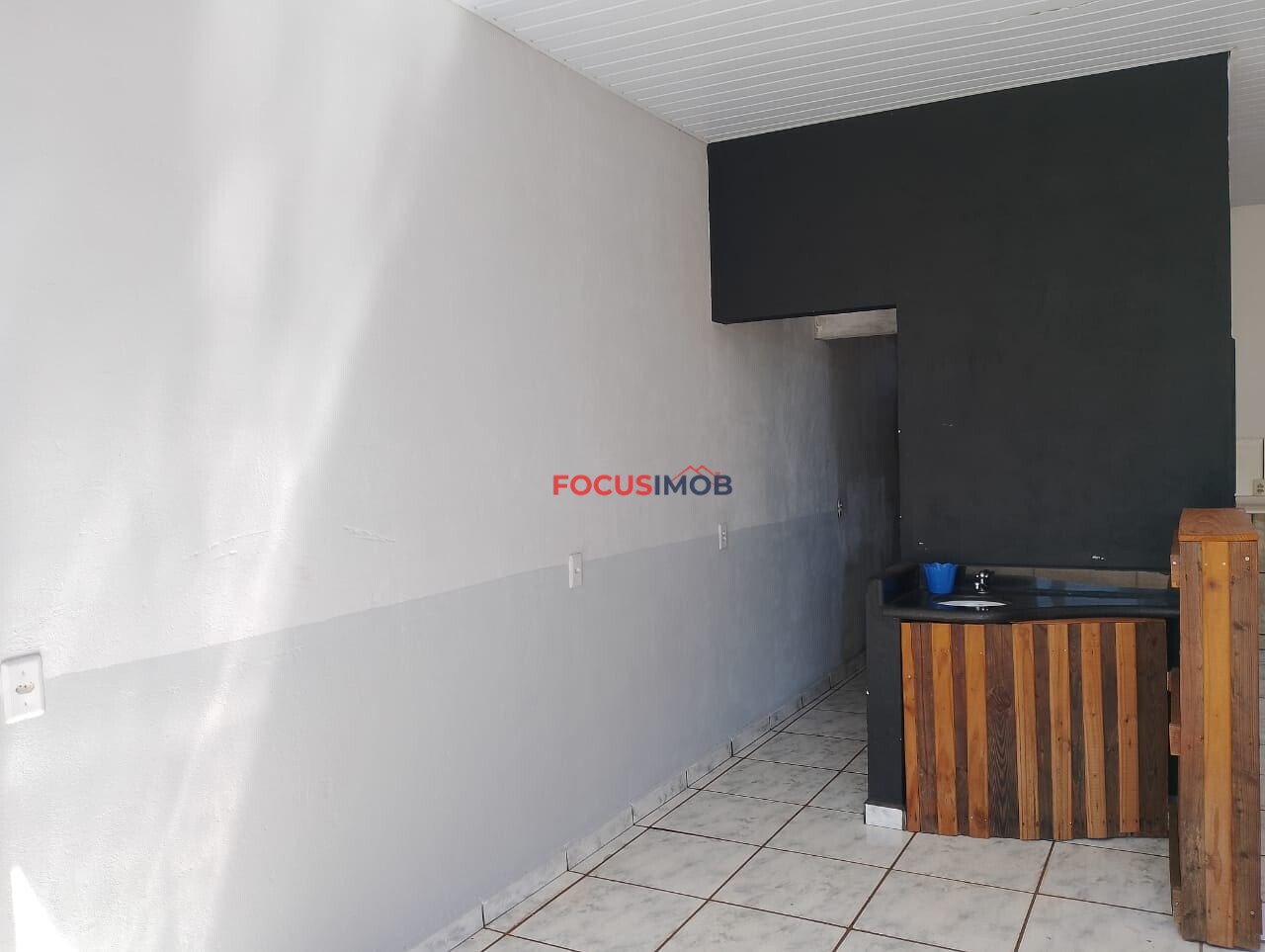Casa de Esquina com Salão Comercial à venda - Ótima Oportunidade