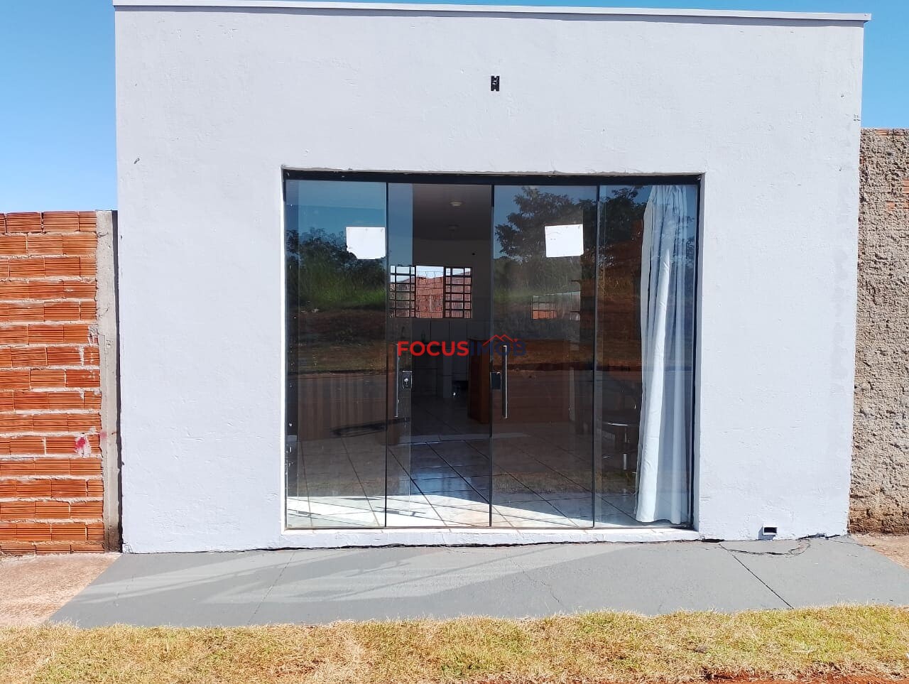 Casa de Esquina com Salão Comercial à venda - Ótima Oportunidade