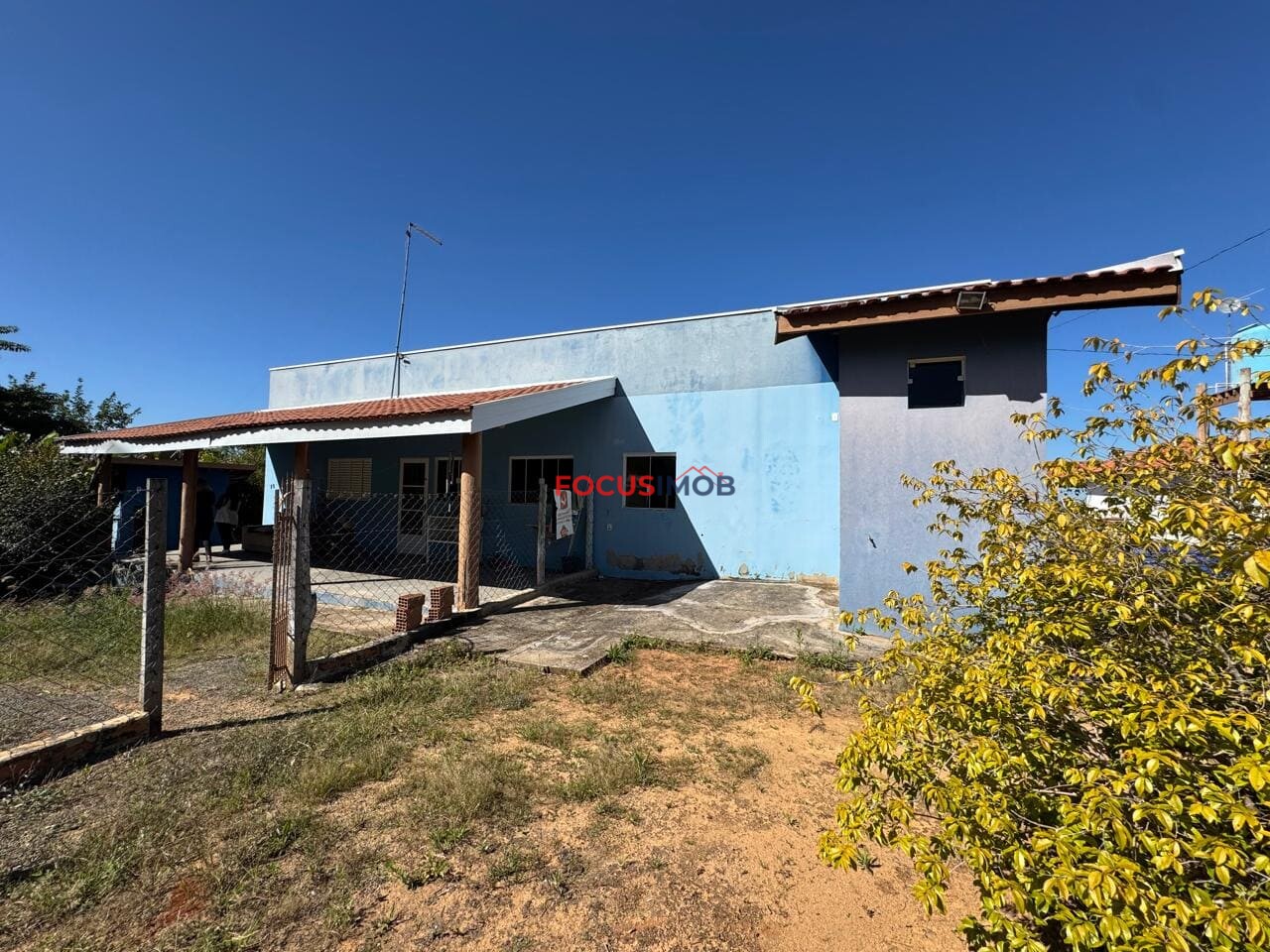 Chácara Completa com 2.000 m², Casas, Piscina e Energia Solar – Porteira Fechada