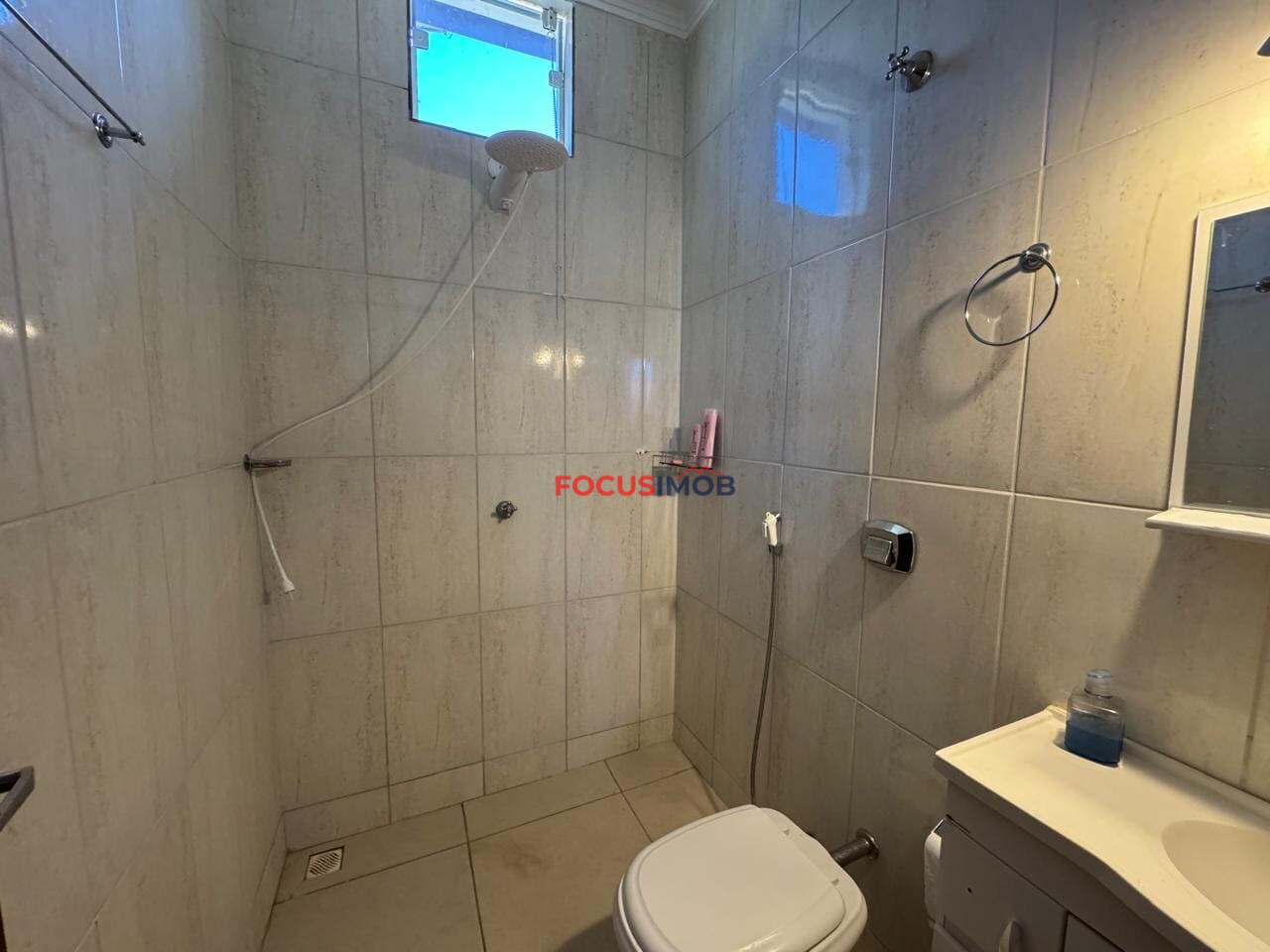 Chácara Completa com 2.000 m², Casas, Piscina e Energia Solar – Porteira Fechada