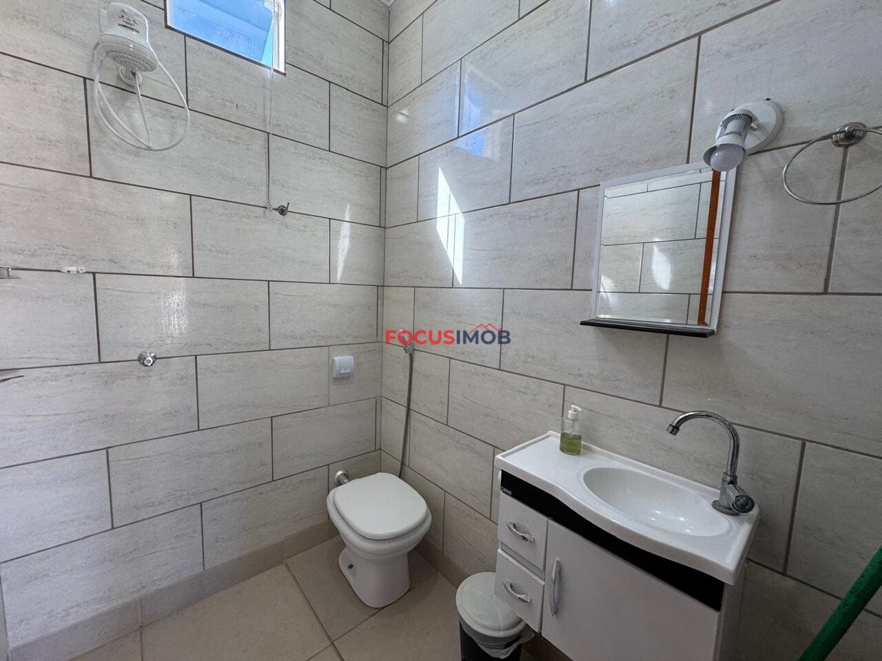 Chácara Completa com 2.000 m², Casas, Piscina e Energia Solar – Porteira Fechada