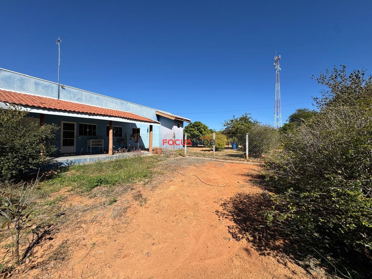 Chácara Completa com 2.000 m², Casas, Piscina e Energia Solar – Porteira Fechada