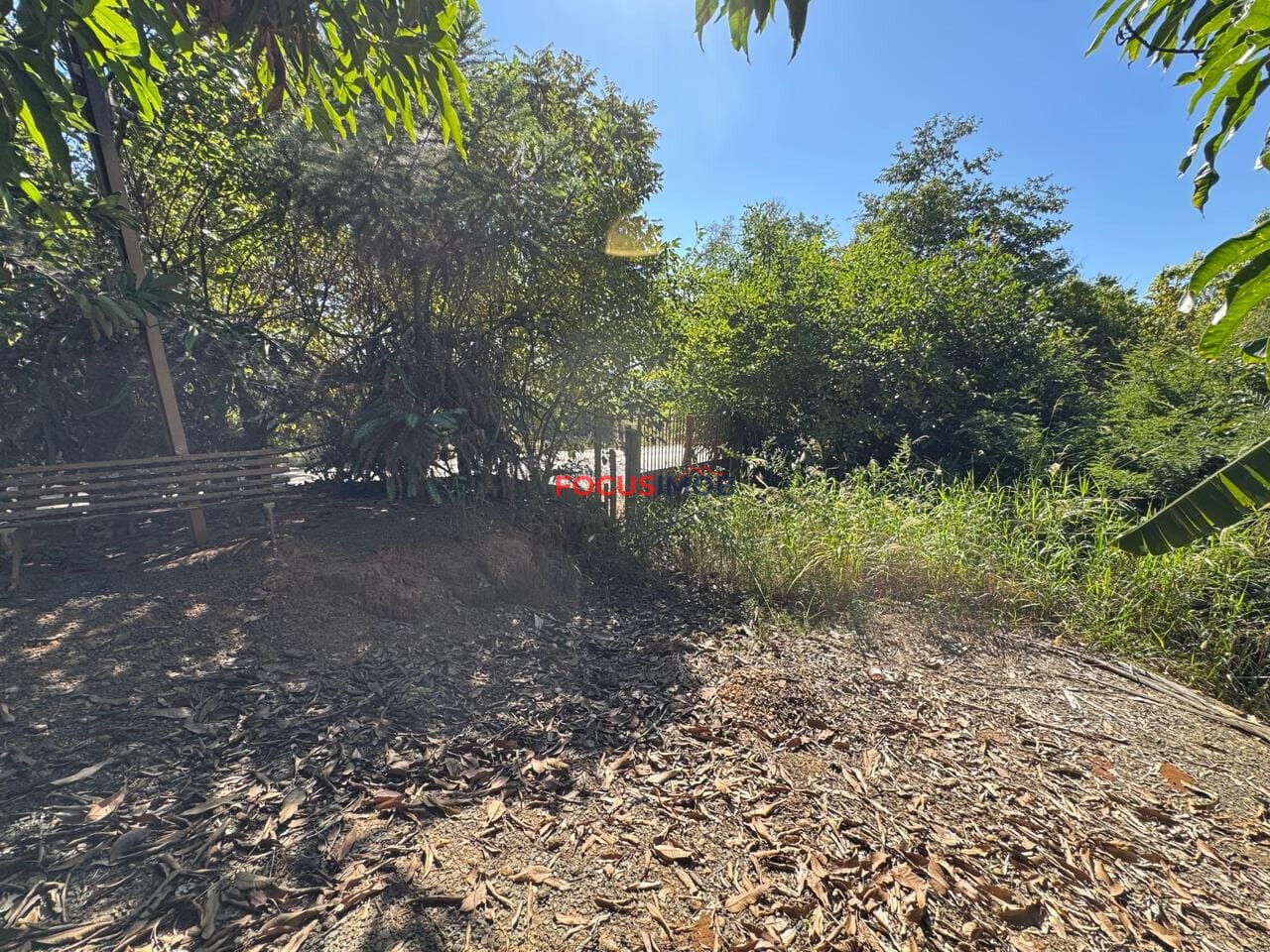 Chácara Completa com 2.000 m², Casas, Piscina e Energia Solar – Porteira Fechada