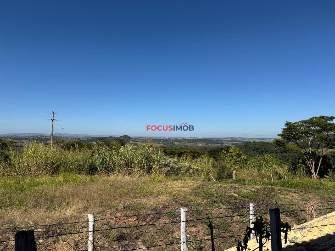 Chácara Completa com 2.000 m², Casas, Piscina e Energia Solar – Porteira Fechada