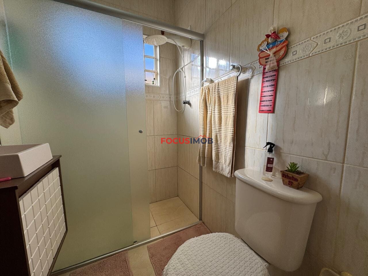 Casa Ampla à Venda com 3 Quartos e Terreno de 300 m²
