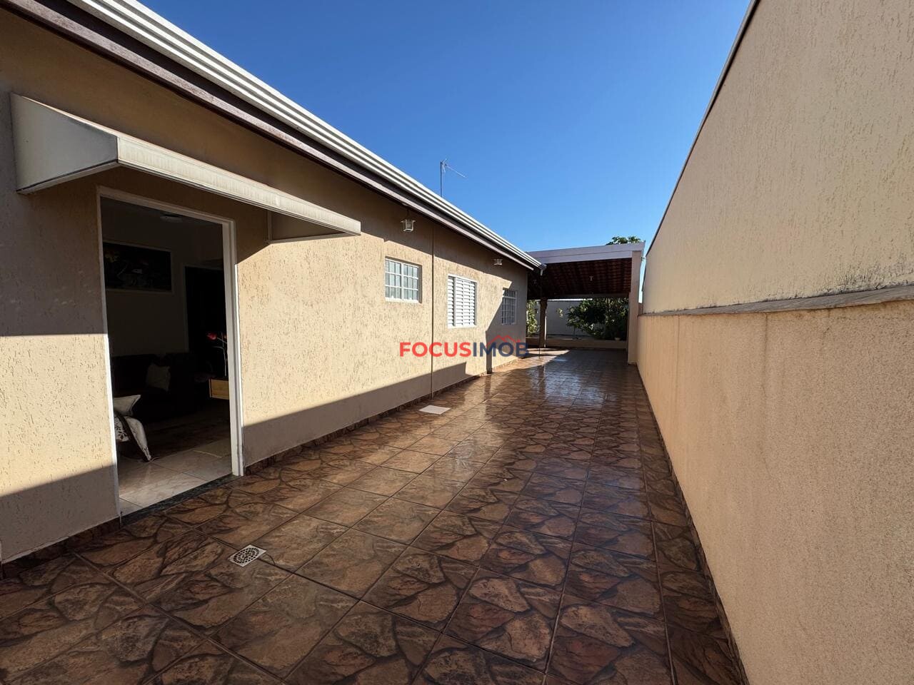 Casa Ampla à Venda com 3 Quartos e Terreno de 300 m²