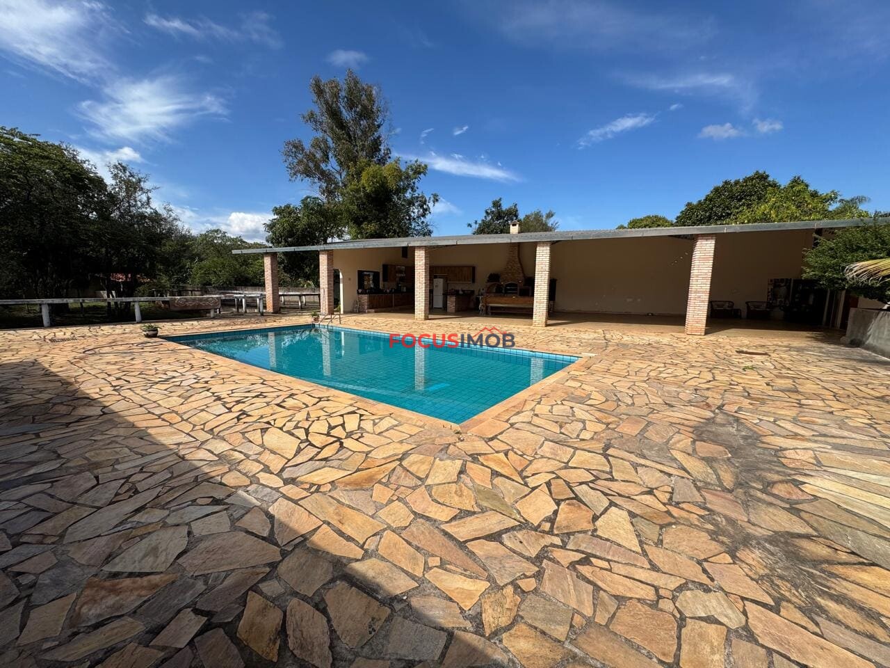 🌿 Chácara Completa em Monte Sião/MG – 1.500 m² com Piscina, Campo e Área de Lazer | R$ 550.000
