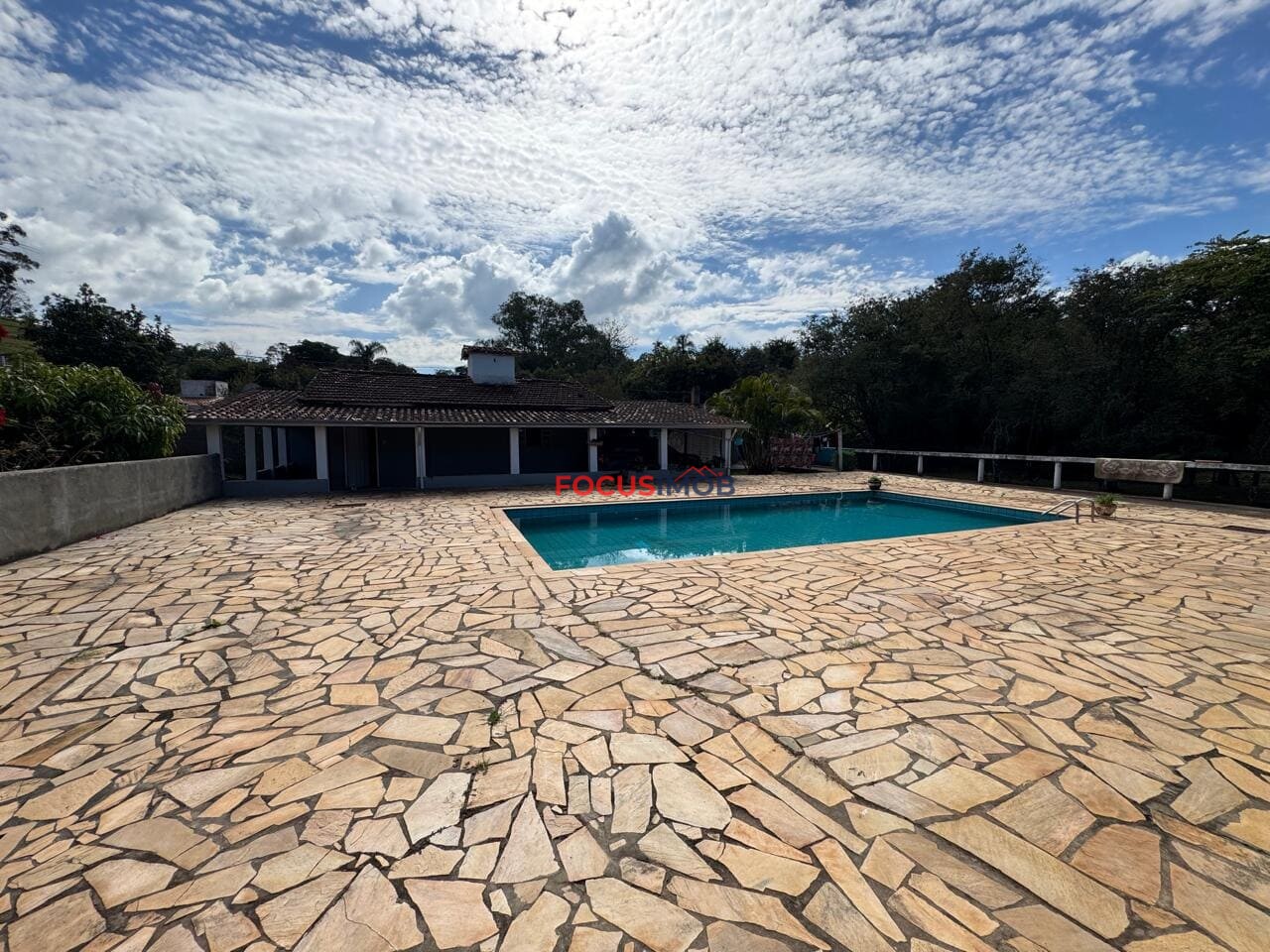 🌿 Chácara Completa em Monte Sião/MG – 1.500 m² com Piscina, Campo e Área de Lazer | R$ 550.000