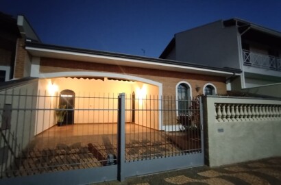 Casa com três dormitorio e Edicula na nova Itapira