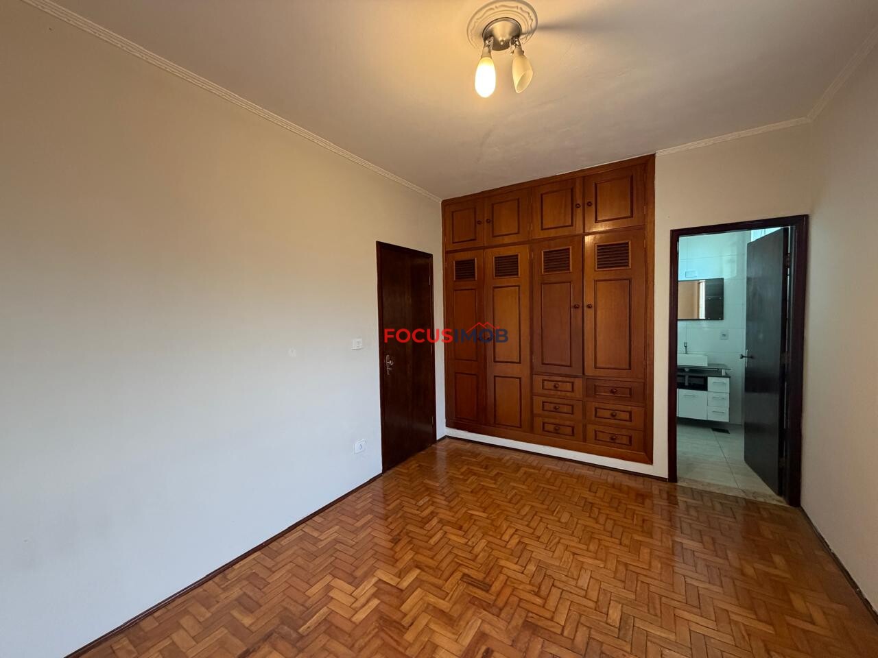 CASA À VENDA COM EDÍCULA – AVENIDA SÃO CARLOS, MOGI GUAÇU