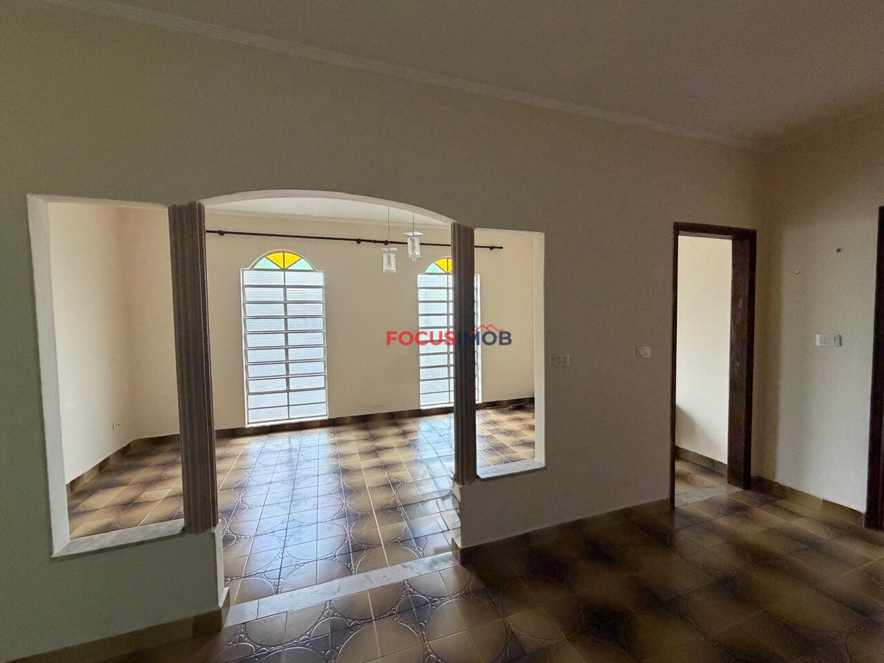 CASA À VENDA COM EDÍCULA – AVENIDA SÃO CARLOS, MOGI GUAÇU