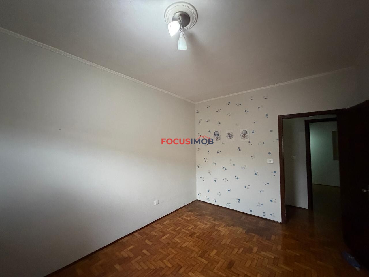 CASA À VENDA COM EDÍCULA – AVENIDA SÃO CARLOS, MOGI GUAÇU