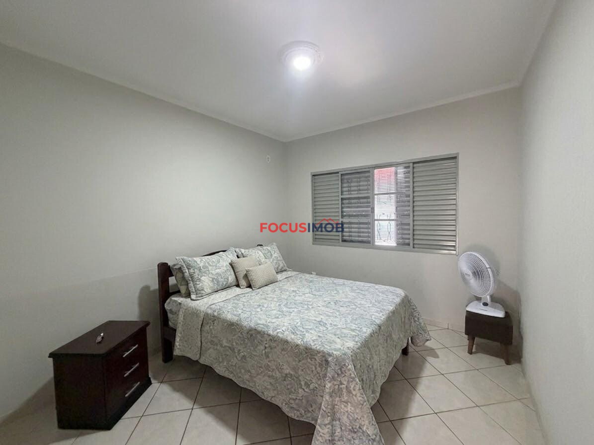 CASA À VENDA CHAPARRAL COM TRÊS DORMITÓRIOS AREA COM CHURRASQUEIRA