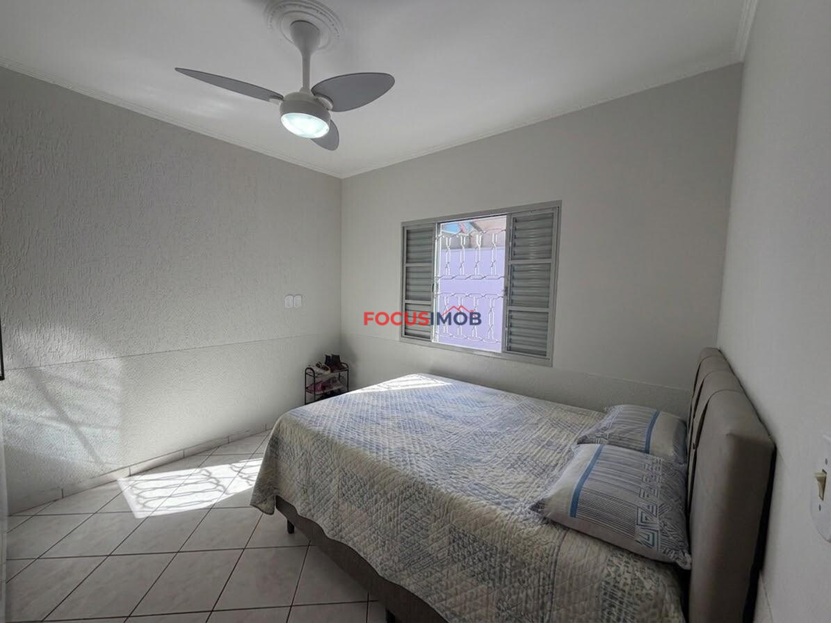CASA À VENDA CHAPARRAL COM TRÊS DORMITÓRIOS AREA COM CHURRASQUEIRA