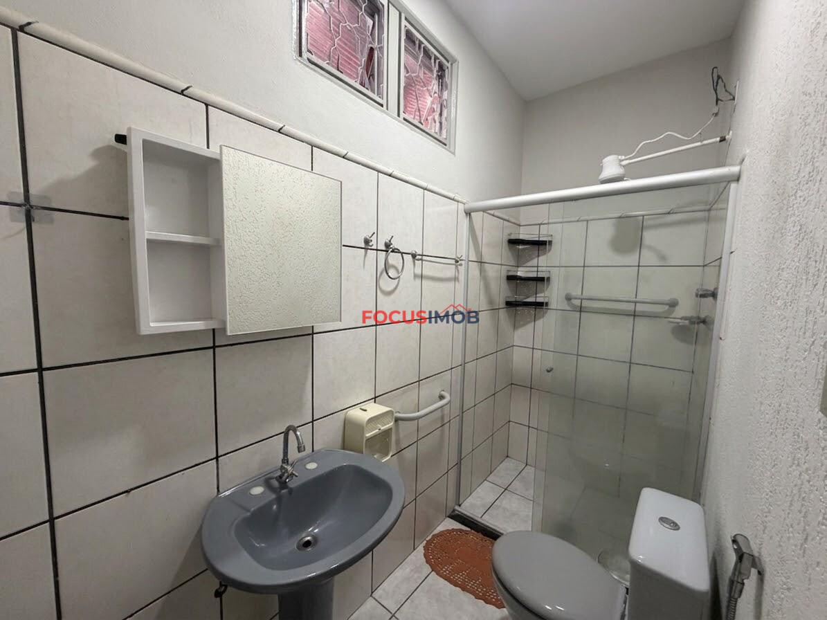 CASA À VENDA CHAPARRAL COM TRÊS DORMITÓRIOS AREA COM CHURRASQUEIRA