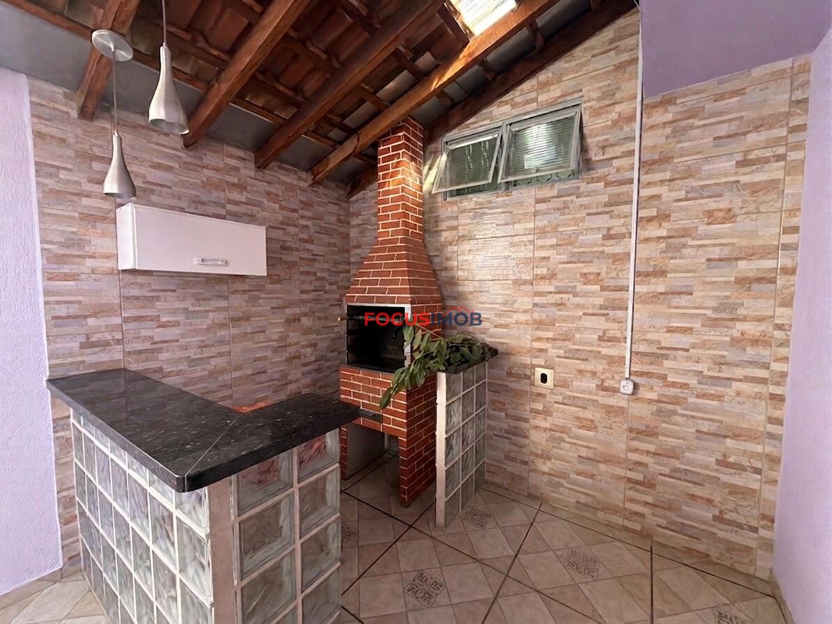 CASA À VENDA CHAPARRAL COM TRÊS DORMITÓRIOS AREA COM CHURRASQUEIRA