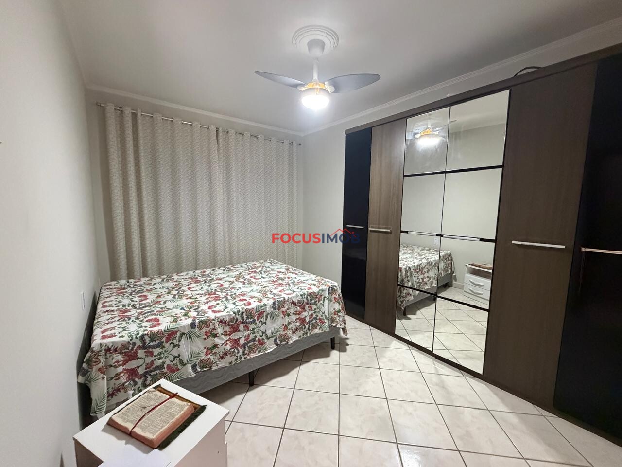 CASA À VENDA CHAPARRAL COM TRÊS DORMITÓRIOS AREA COM CHURRASQUEIRA