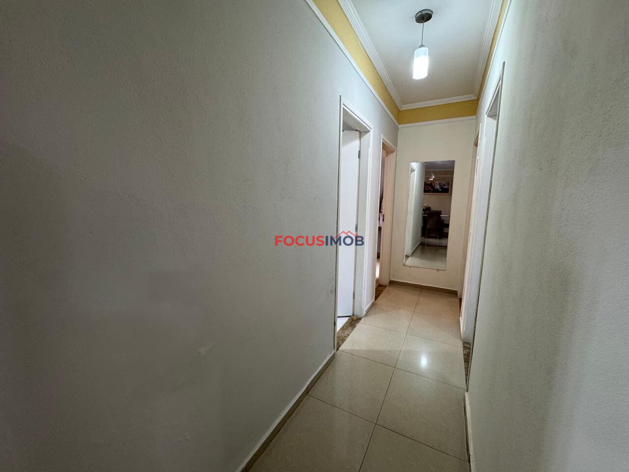 Casa à Venda com 3 Dormitórios, Suíte, Churrasqueira e Ponto Comercial