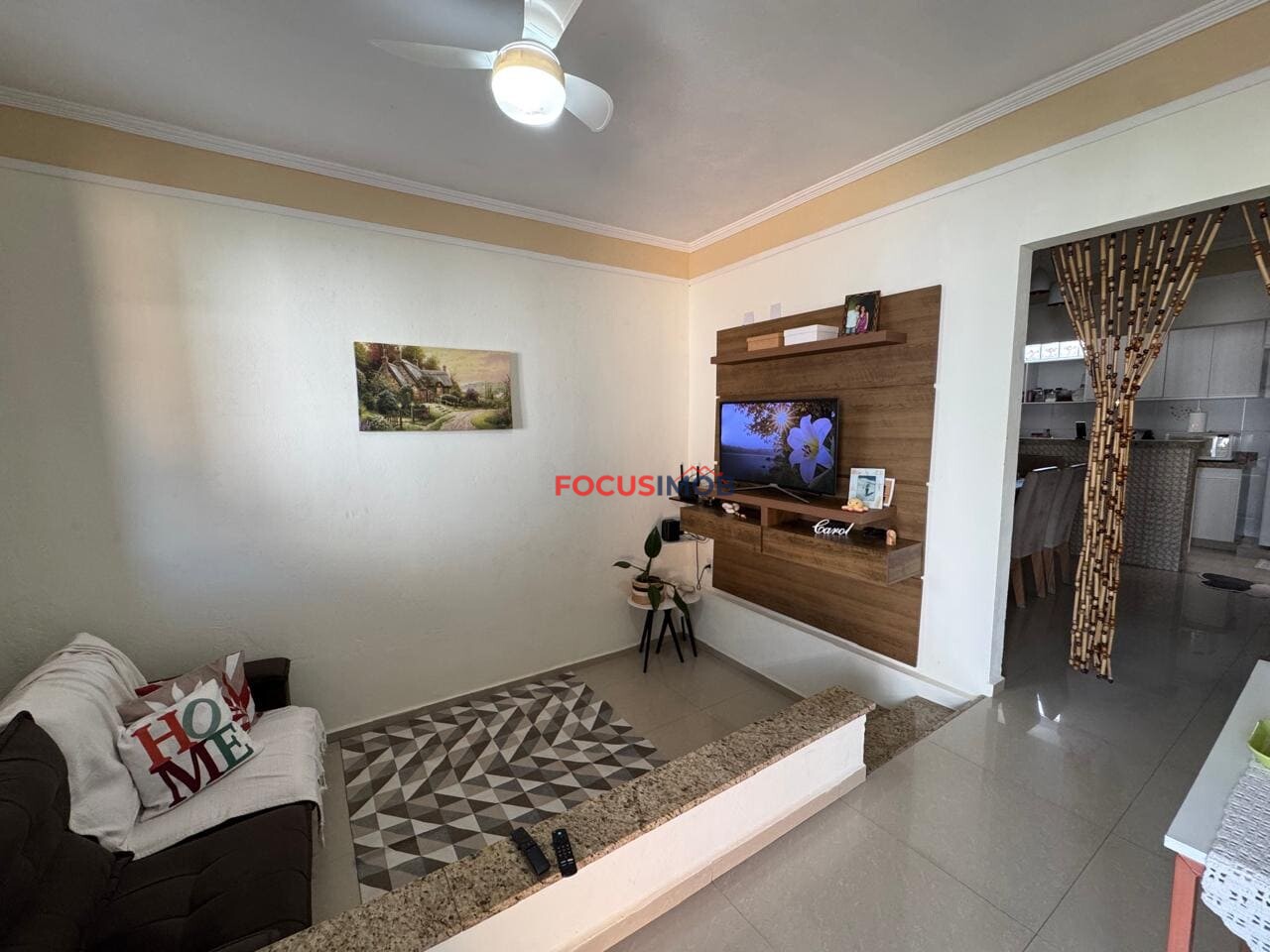 Casa à Venda com 3 Dormitórios, Suíte, Churrasqueira e Ponto Comercial