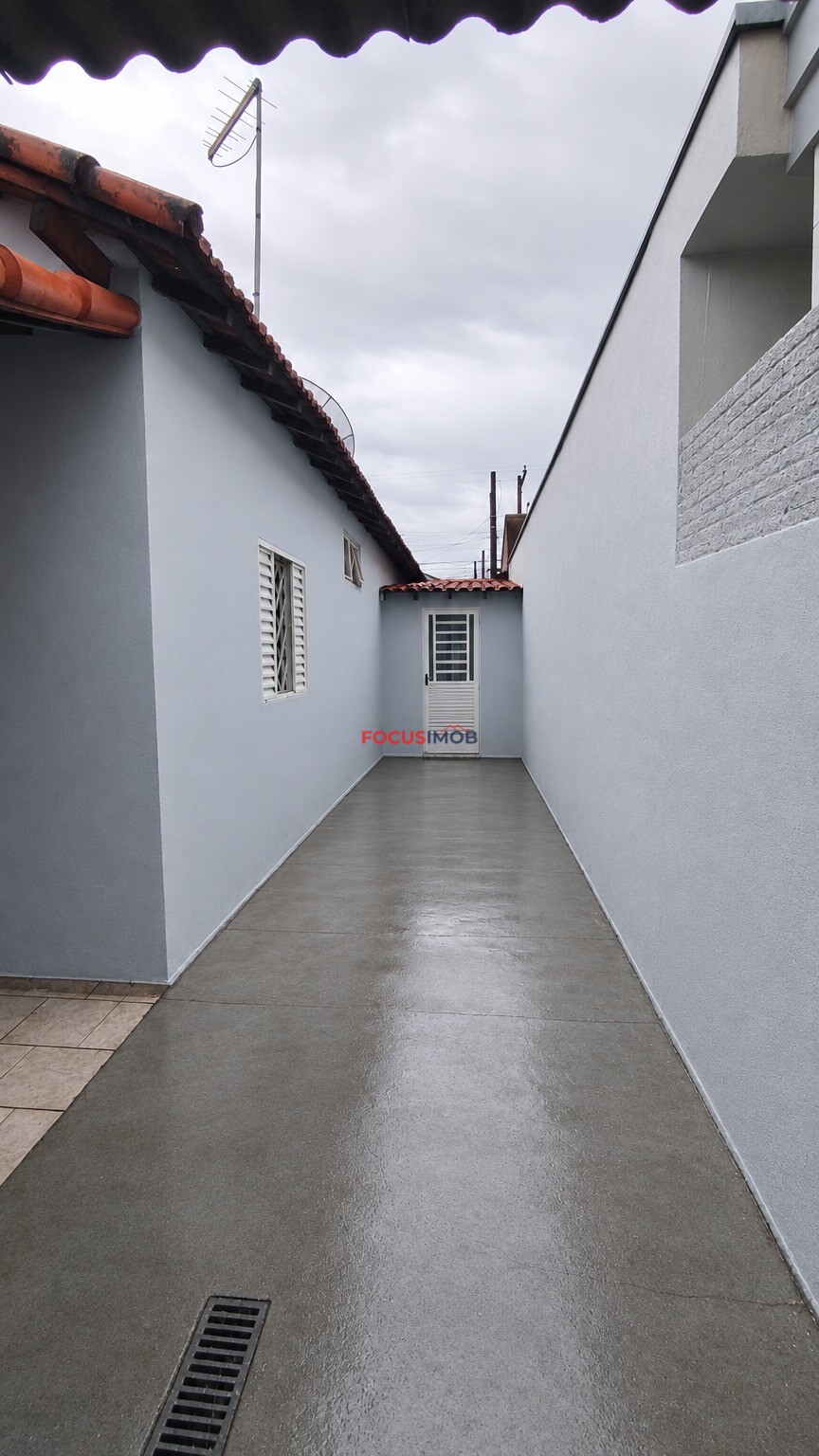 Casa no Jardim Itacolomi com 2 Quartos e 150m² de Área Construída