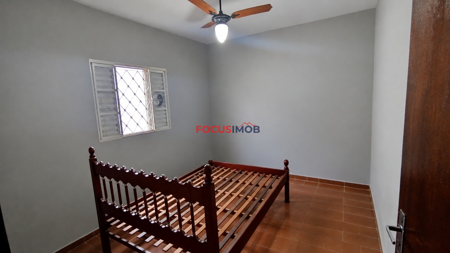Casa no Jardim Itacolomi com 2 Quartos e 150m² de Área Construída
