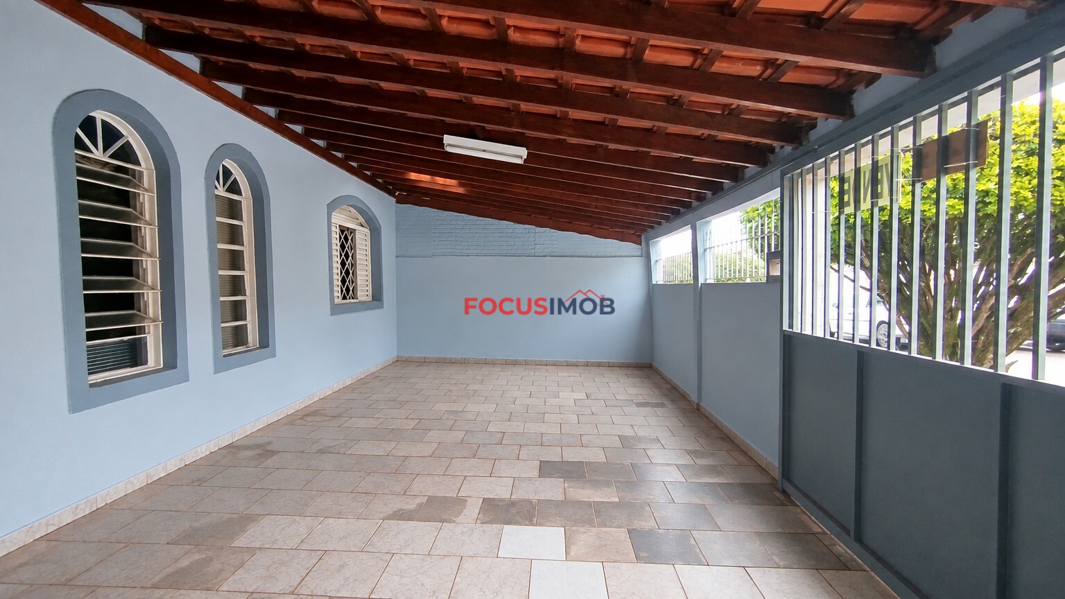Casa no Jardim Itacolomi com 2 Quartos e 150m² de Área Construída
