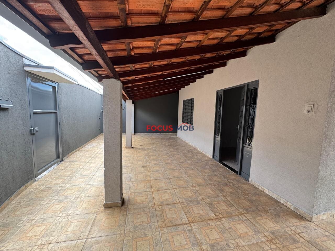 Casa à Venda em Condomínio fechado, Churrasqueira e Terreno de 324 m²