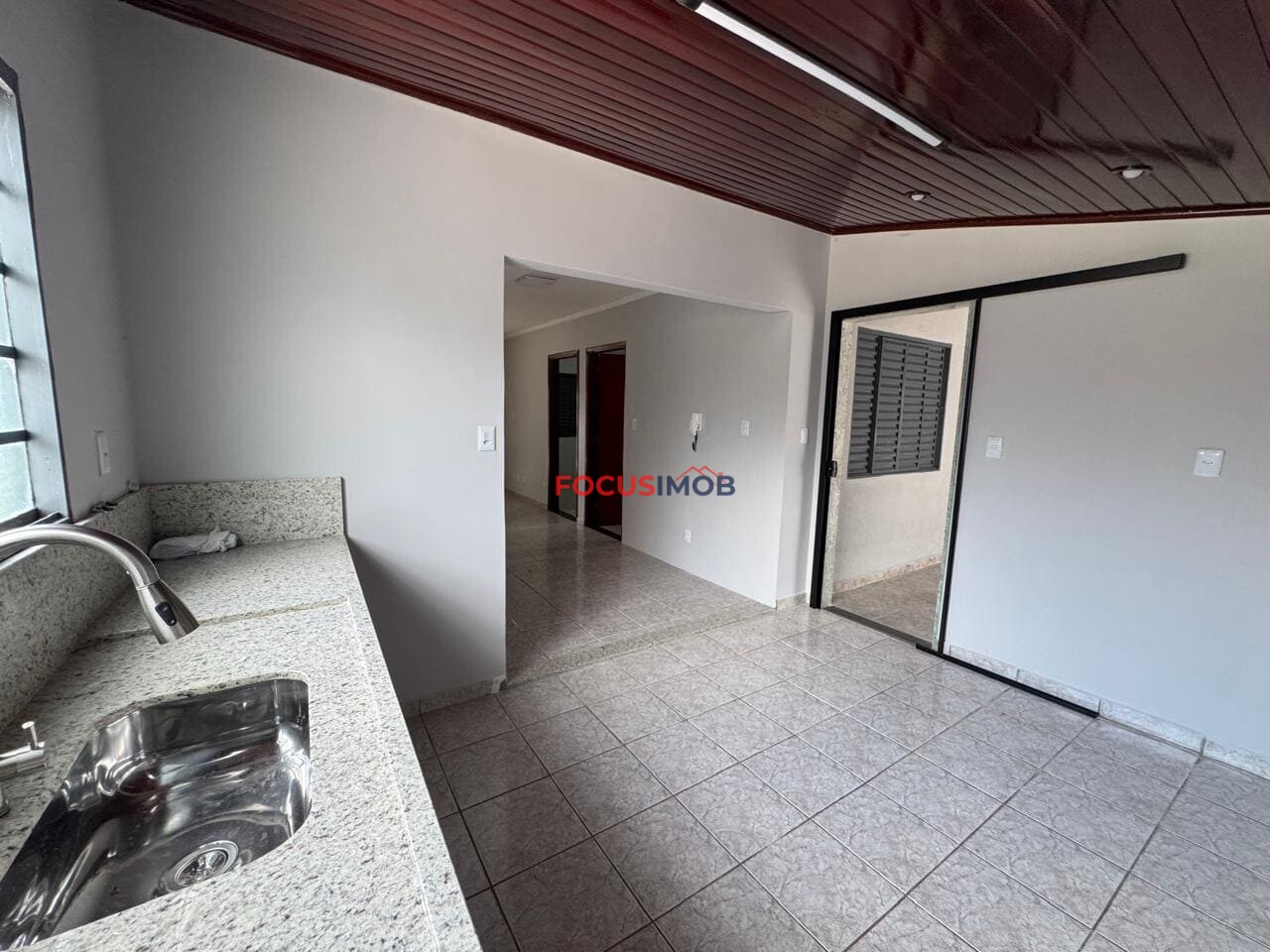 Casa à Venda em Condomínio fechado, Churrasqueira e Terreno de 324 m²