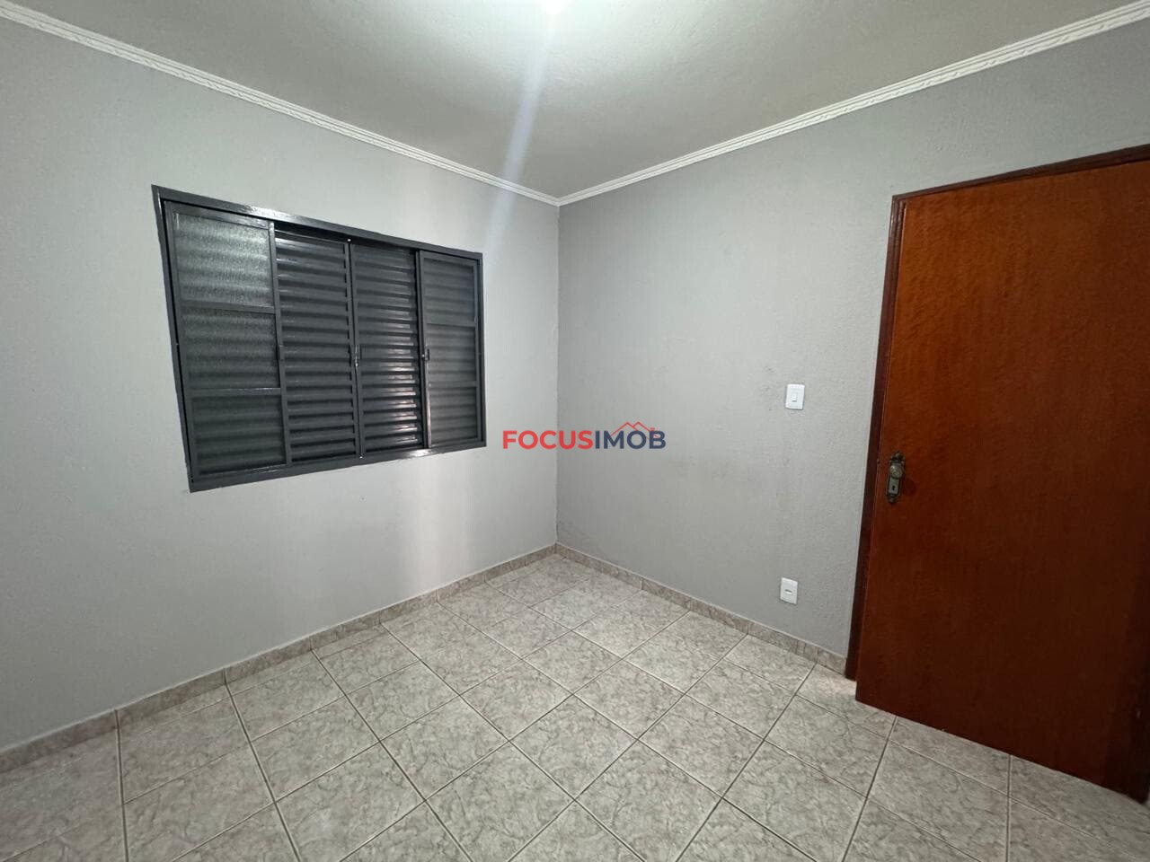 Casa à Venda em Condomínio fechado, Churrasqueira e Terreno de 324 m²