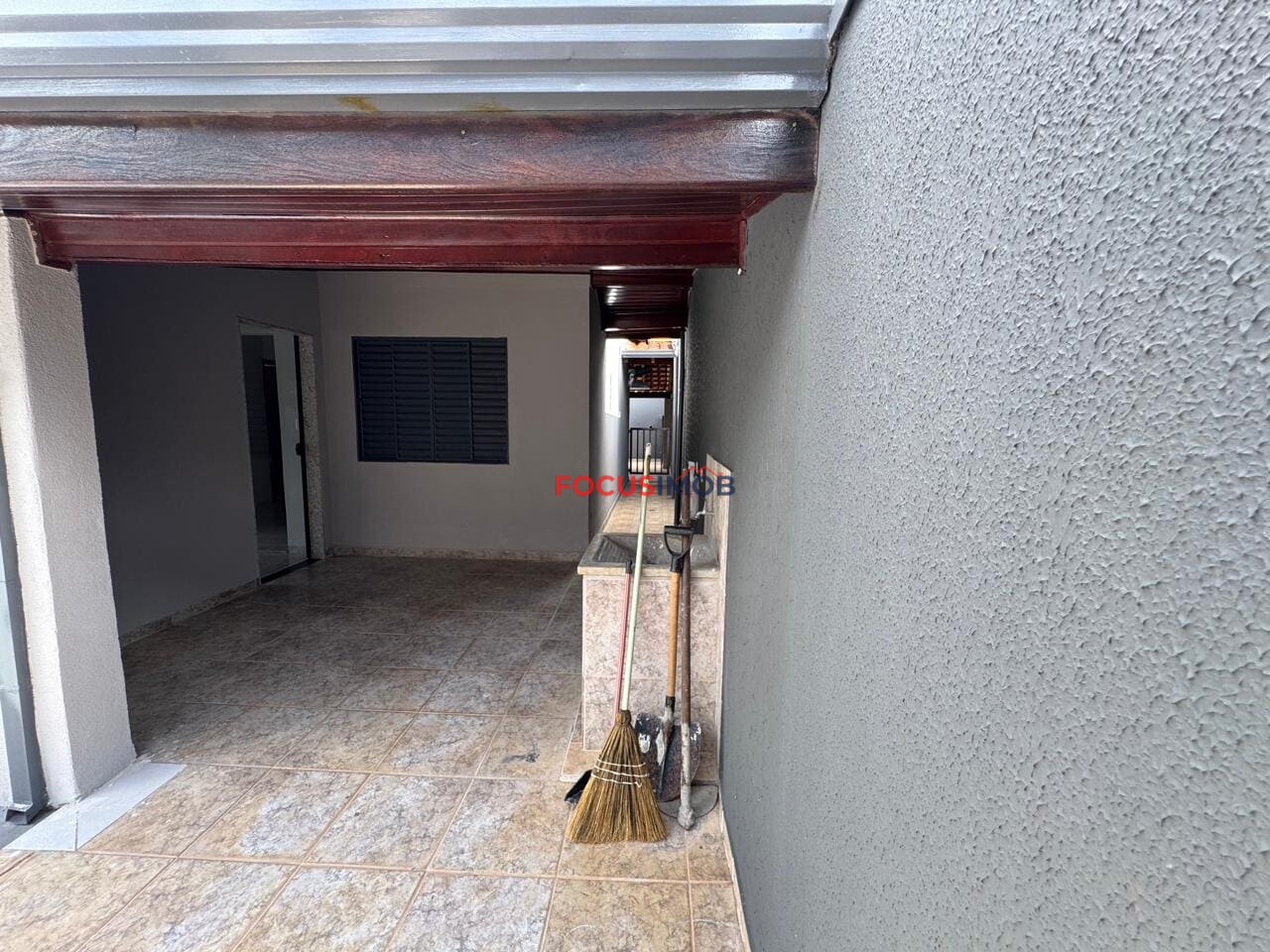 Casa à Venda em Condomínio fechado, Churrasqueira e Terreno de 324 m²