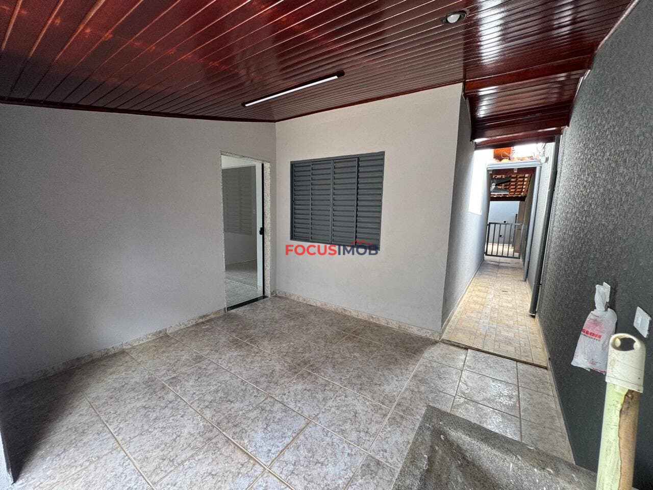 Casa à Venda em Condomínio fechado, Churrasqueira e Terreno de 324 m²