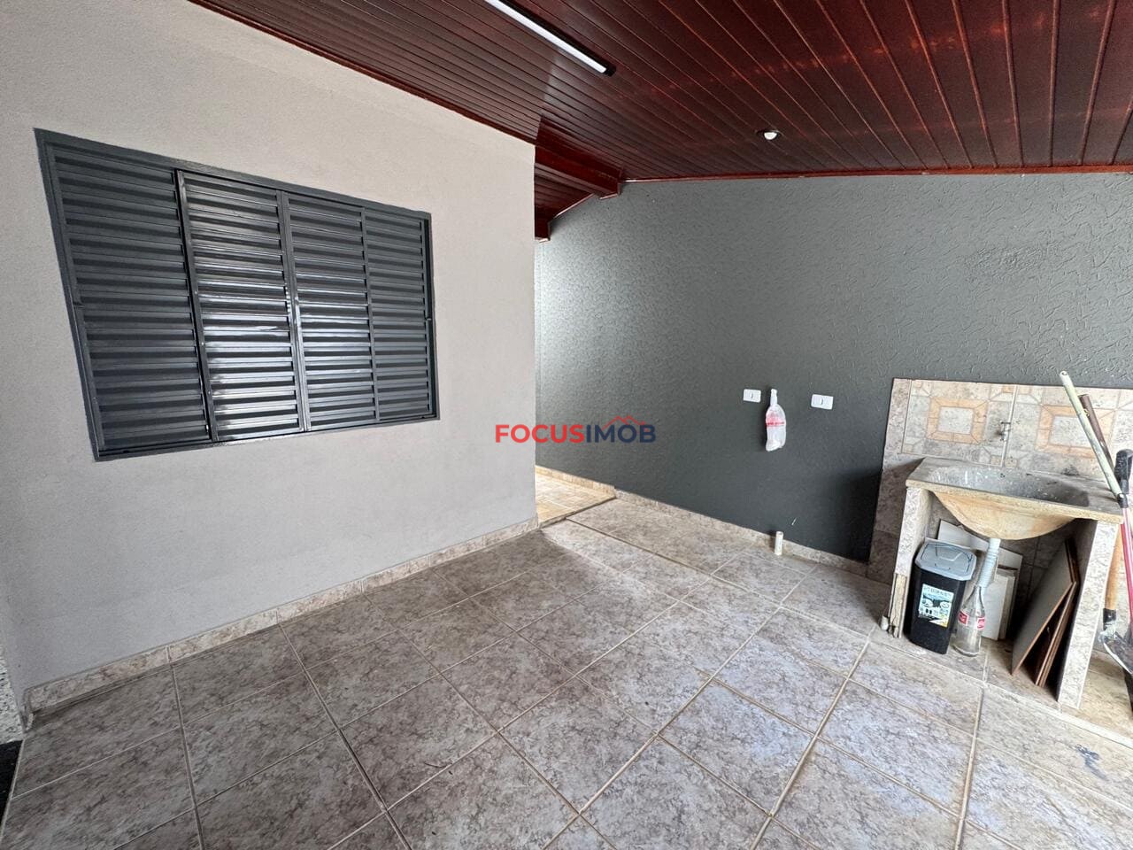 Casa à Venda em Condomínio fechado, Churrasqueira e Terreno de 324 m²