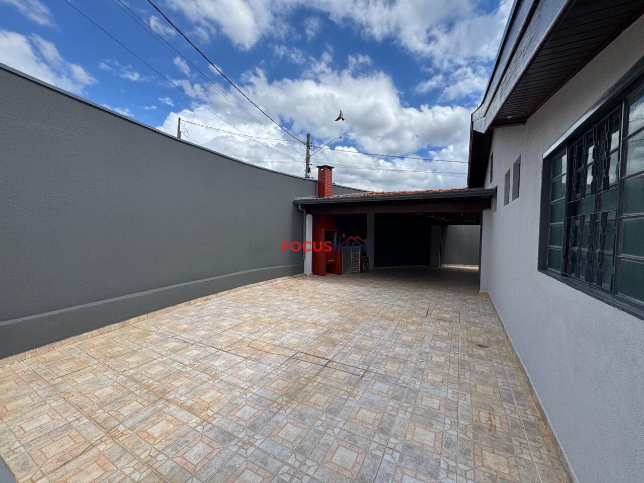 Casa à Venda em Condomínio fechado, Churrasqueira e Terreno de 324 m²