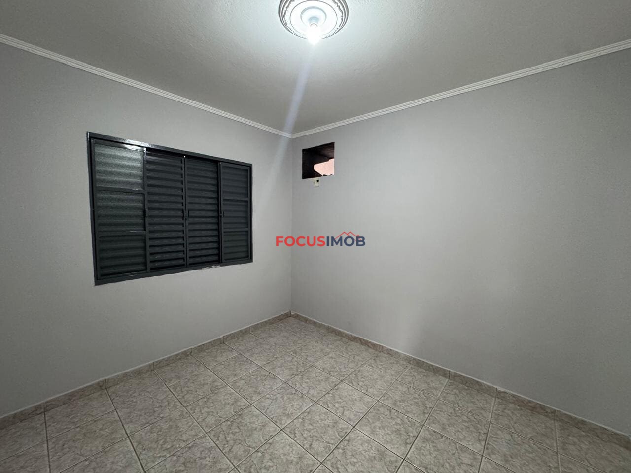 Casa à Venda em Condomínio fechado, Churrasqueira e Terreno de 324 m²