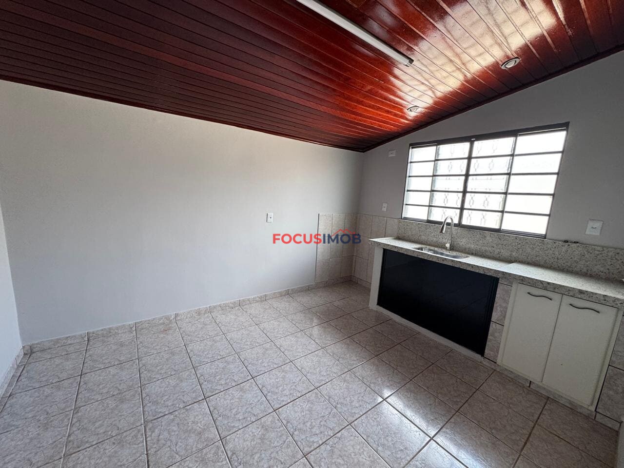 Casa à Venda em Condomínio fechado, Churrasqueira e Terreno de 324 m²