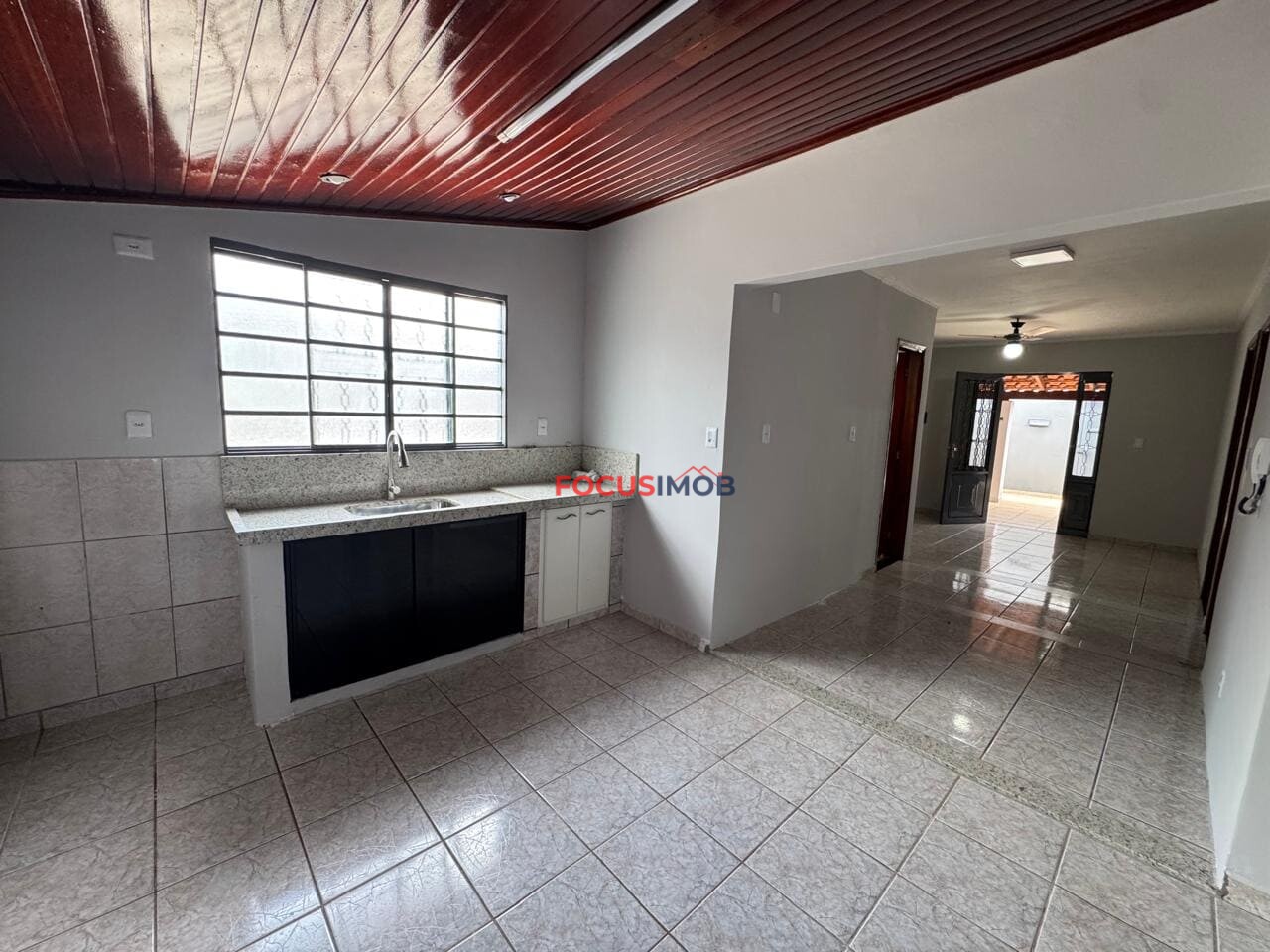 Casa à Venda em Condomínio fechado, Churrasqueira e Terreno de 324 m²